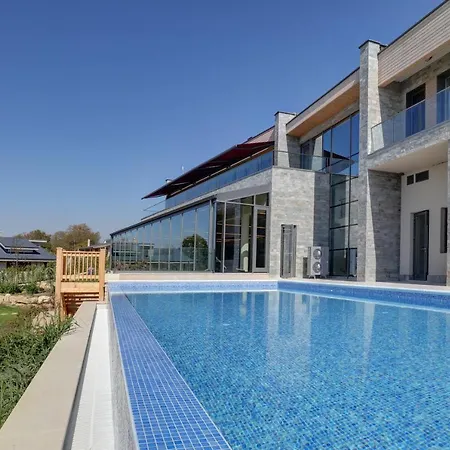 Eco Complex Near Varna منتجع *